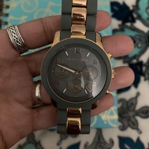 MICHAEL KORS - Gray and Gold Watch